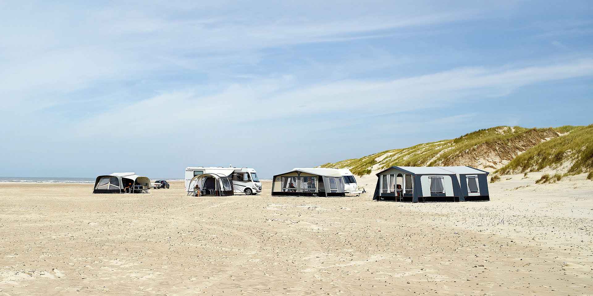 Vorzelte am Strand